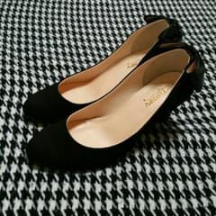 【週末値下げ】入学・卒業に！【size:23.5㎝】黒のバックリボンパンプスのサムネイル