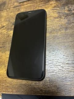 Apple iPhone 11 本体 ブラックのサムネイル