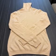 UNIQLO カシミヤ100% タートルネックニット イエローオレンジ Mのサムネイル