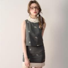 【新品美品】グレーセットアップ　スカート・ベスト　花柄　andmary・bibyのサムネイル