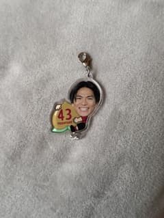 ファジアーノ岡山 鈴木喜丈 勝利時限定VICTORY桃連結チャーム - メルカリ