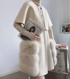 新品 未使用】ベージュ ウールジレ ファー付き ケープコート FOXファー 