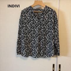 INDIVI 花柄 長袖 ブラウス 薄手 ブラック カジュアルのサムネイル