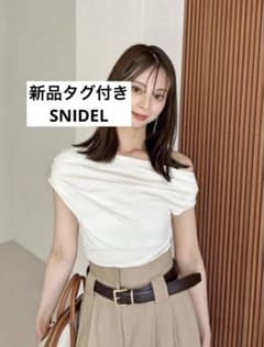 【新品未使用タグ付き】ルーズネックカットプルオーバー SNIDELのサムネイル
