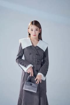 LILY BROWN 宮脇咲良 ワイドカラーレイヤードカフスワンピース チェックのサムネイル