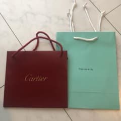 ティファニーとカルティエショップ袋のサムネイル