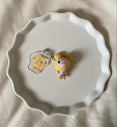 TWICE LOVELYS キーホルダー ジヒョのサムネイル