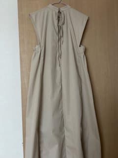 ZARA 未使用　ベージュ ノースリーブ ロングワンピースのサムネイル