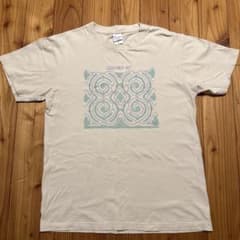 アイヌ紋様Tシャツ ベージュ Mサイズのサムネイル