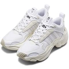 27 adidas consortium MAGMUR RUNNER NAKEDのサムネイル