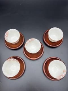 宇野千代 湯呑み茶碗 5客セット 木製茶托付き / 桜柄のサムネイル