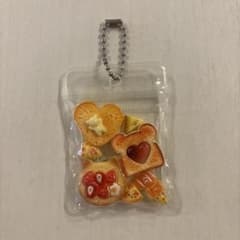 キャンディバッグ ガチャ詰めポーチ風 キーホルダー パン - メルカリ