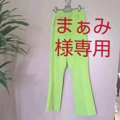 キレイめ少し裾広がりフレアパンツのサムネイル
