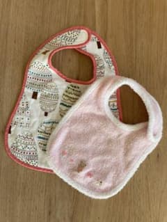 お値下げ！ほぼ未使用【ファミリア 】他　　よだれかけ スタイ2枚セットのサムネイル