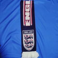 イングランド代表マフラー　ビンテージもの紺✕赤 イングランド代表マフラー ビンテージもの紺✕赤 - メルカリ