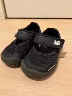 new balance ブラック サンダル　13センチのサムネイル