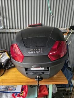 未使用　GIVI ブラック トップケース 鍵付き B29N2のサムネイル