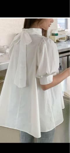 リボン付きホワイトパフスリーブシャツのサムネイル