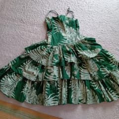 CC Fashions グリーン葉柄フリルワンピース フラダンスドレス - メルカリ