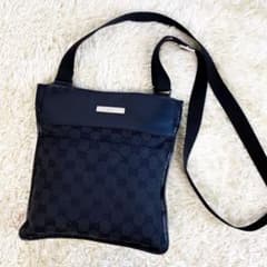 極美品 GUCCI ショルダーバッグ キャンバス レザー ブラック gg柄のサムネイル