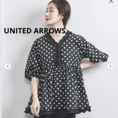 美品　UNITED ARROWS ドット柄 フリル ペプラムブラウス ブラック 美品 UNITED ARROWS ドット柄 フリル ペプラムブラウス ブラック