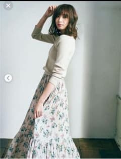 reyrey様専用ニットドッキングワンピース　　ベージュリブ、花柄　プリーツのサムネイル
