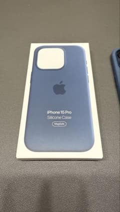 Apple iPhone 15 Pro 純正シリコンケース ブルーのサムネイル