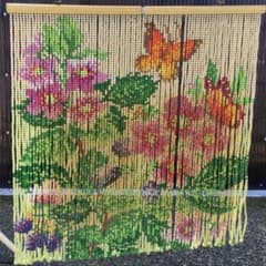 昭和レトロ　珠暖簾　のれん　90×85 花　蝶　ビーズ　完成品 昭和レトロ 珠暖簾 のれん 90×85 花 蝶 ビーズ 完成品 - メルカリ