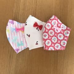 ハンドメイドマスク幼児〜低学年　リボン付き３枚セット　花柄　さくらんぼ　リボン柄 ハンドメイドマスク幼児〜低学年 リボン付き3枚セット さくらんぼ 花