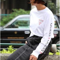 GUESS スーパビック 袖プリントロングスリーブ ロンTのサムネイル