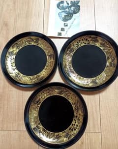 輪島塗　菓子皿　花　黒　平皿　アンティーク　伝統工芸　古美術　レトロ 輪島塗 菓子皿 花 黒 平皿 アンティーク 伝統工芸 古美術 レトロ