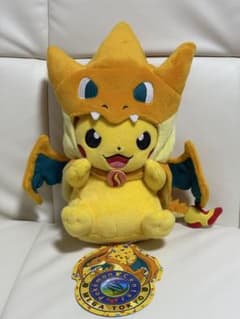 【タグ付き】メガトウキョーのピカチュウ ぬいぐるみ ポンチョ メガリザードンのサムネイル