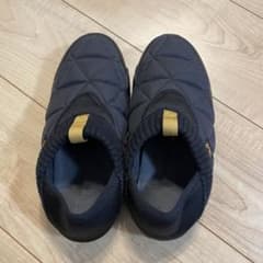 Teva スリッポン 黒 キルティングのサムネイル