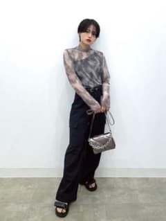 GUシアープリントハイネックT長袖Q即完売レア⭐︎Mサイズ⭐︎大型店限定のサムネイル
