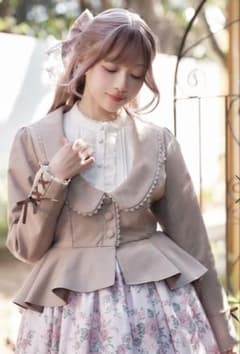【Chalmiere】ペプラムショートジャケット モカM axesfemme axes femme Chalmiereペプラムショートジャケット（モカ） - メルカリ