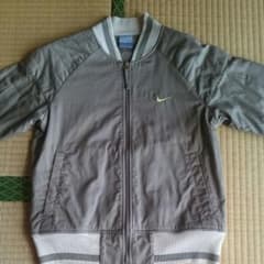 NIKEのサムネイル