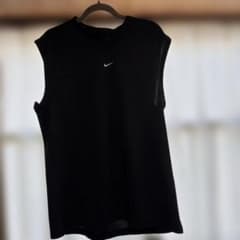NIKE ドライフィット　タンクトップのサムネイル