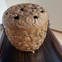 伝統工芸作家 佐野宏采 作 万菊香炉 箱・しおり付 三足香炉 金工工芸 万菊香炉 伝統工芸作家 金工 佐野宏采作 共箱付 - メルカリ