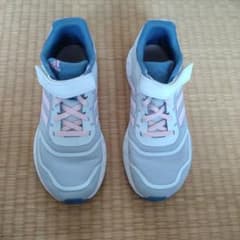 adidas　スニーカー　22.5cmのサムネイル
