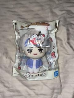 BTS一番くじ V テテ　ぬいぐるみ&ラバーチャームのサムネイル