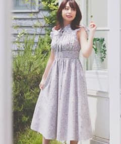 【専用】フリル＆リボン付きコットンフラワー×リトルストロベリーワンピのサムネイル