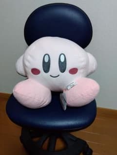 プレゼントに　星のカービィ　やさしいてざわりBIGぬいぐるみ。にっこり