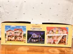 シルバニアファミリー 赤い屋根の大きなお家 屋根裏はひみつのお部屋のサムネイル