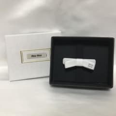ポップアップ限定品】miumiu ヘアクリップ リボン BIANCO - メルカリ