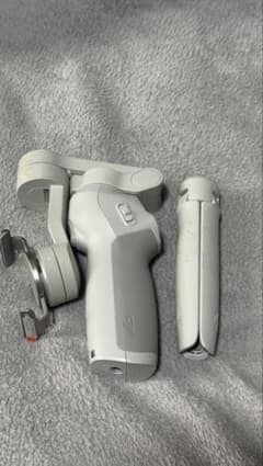 Dji osmo ジンバルスタビライザー グレー折りたたみ式三脚付きのサムネイル