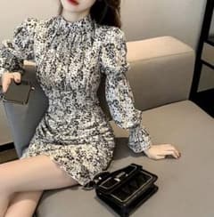 シャーリングミニワンピース　韓国服　Mサイズのサムネイル