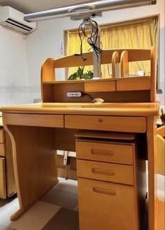 【引き取り限定】木製 学習机 引き出し付き 椅子付きのサムネイル