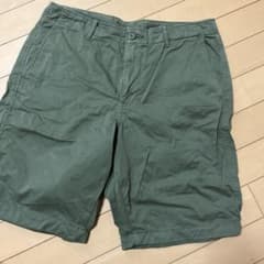 UNIQLO オリーブグリーン ショートパンツ Mのサムネイル