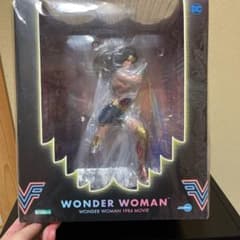 WONDER WOMANのサムネイル