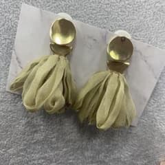 ⑭グリーン タッセル  リボン レース ピアスのサムネイル